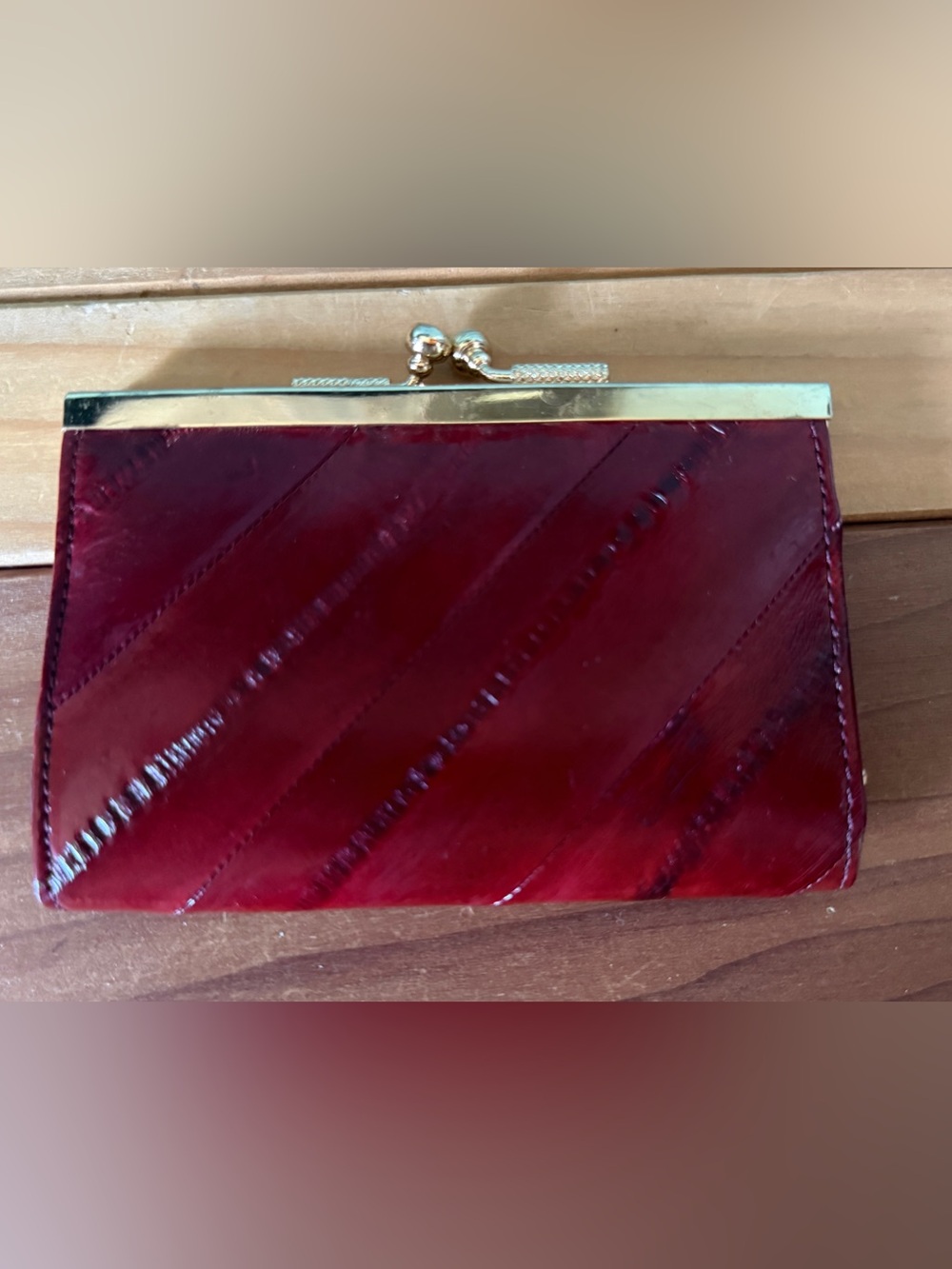 Vintage Sunco Korea Genuine Eel Skin Coin Purse Wallet Burgundy Kiss Lock 4.75”
